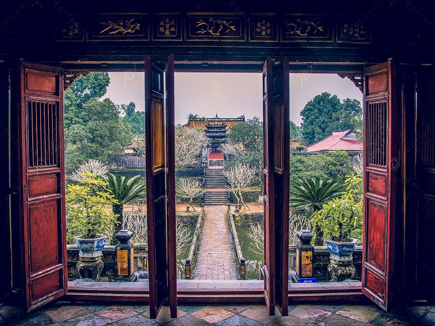 A view from the open door of Minh Lau Pavillion, where the Emperor Minh Mang (reigning 1820-1841) often went to enjoy a pleasant breeze and bright moon nights. 